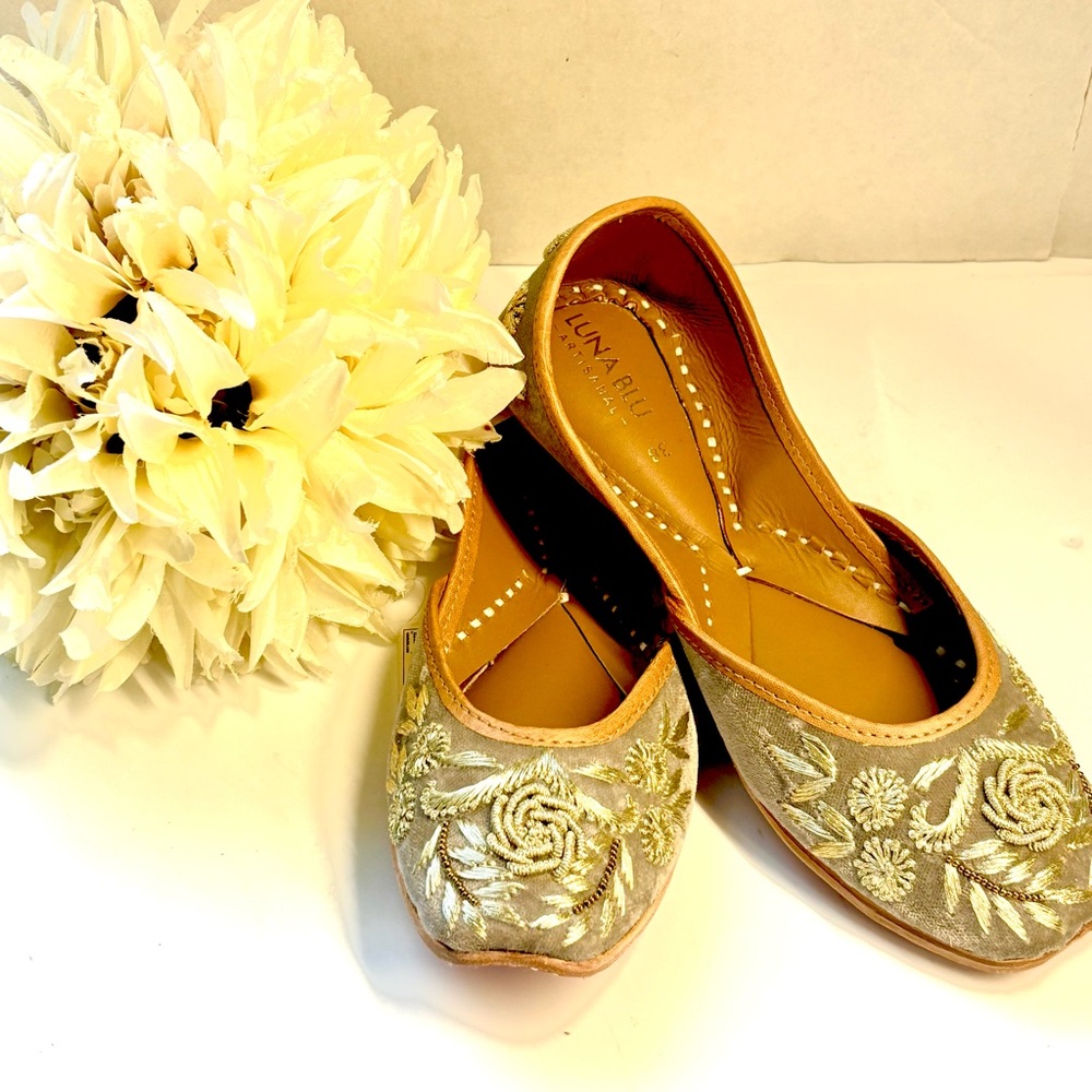 Punjabi Jutti Indian Shoes Silver Velvet Embroidered Slip ons Sz 38 US 7.5